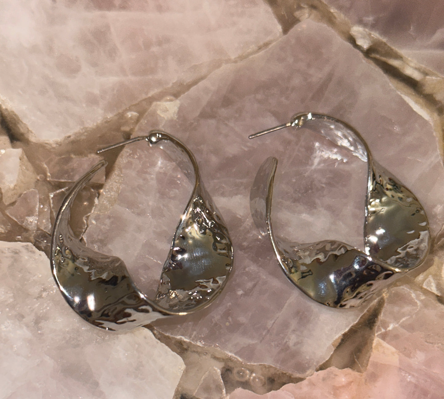 “Savior” twisted hoop earrings (Silver)