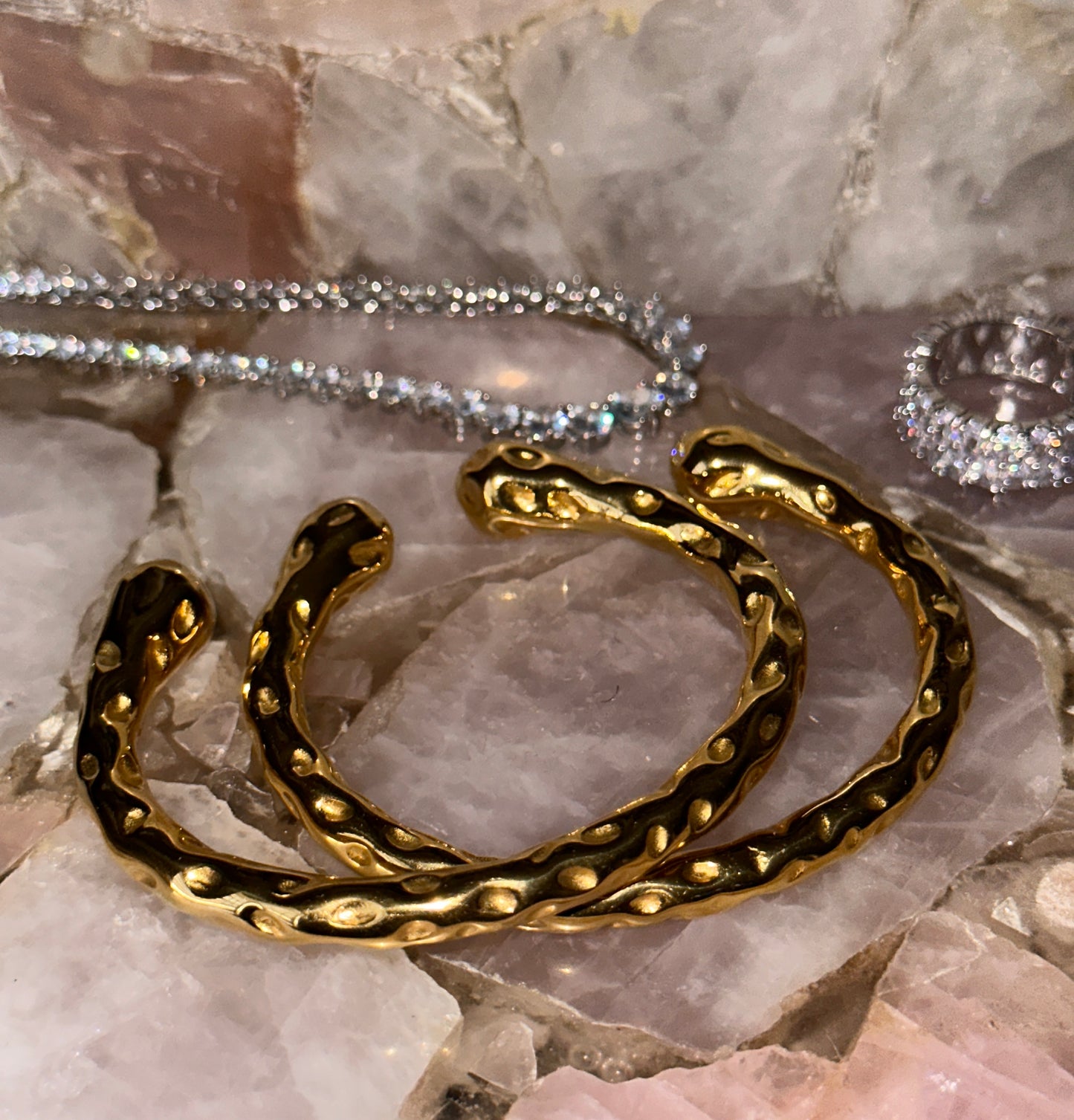 🚨PREORDER🚨“Jagged” bangle (Gold)