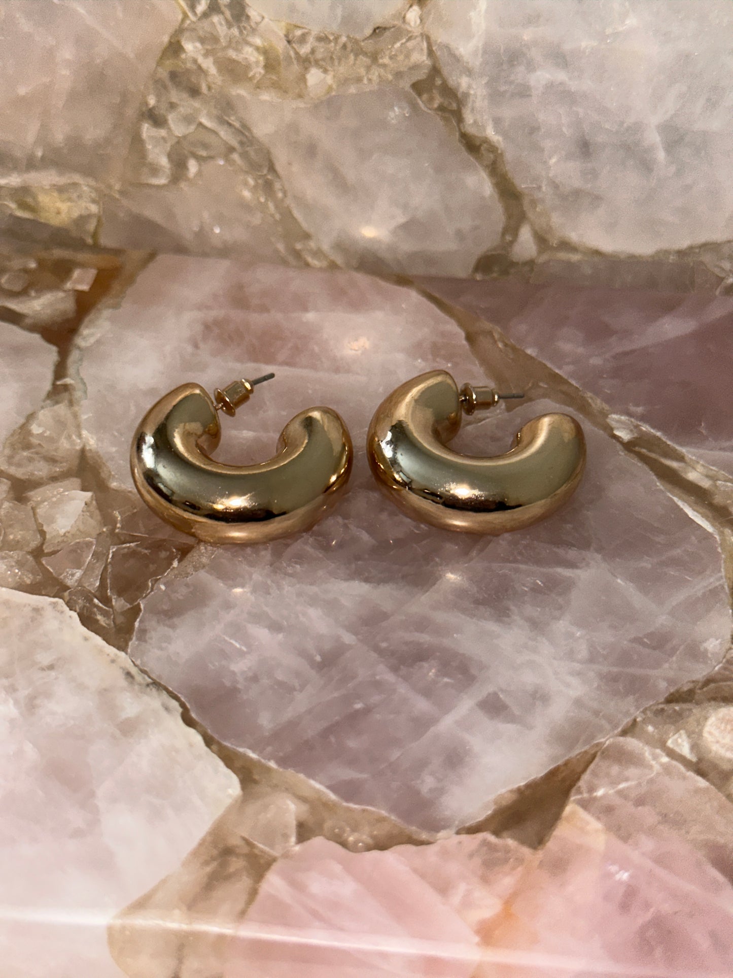 “On the go” lightweight chunky hoop earrings (Gold)