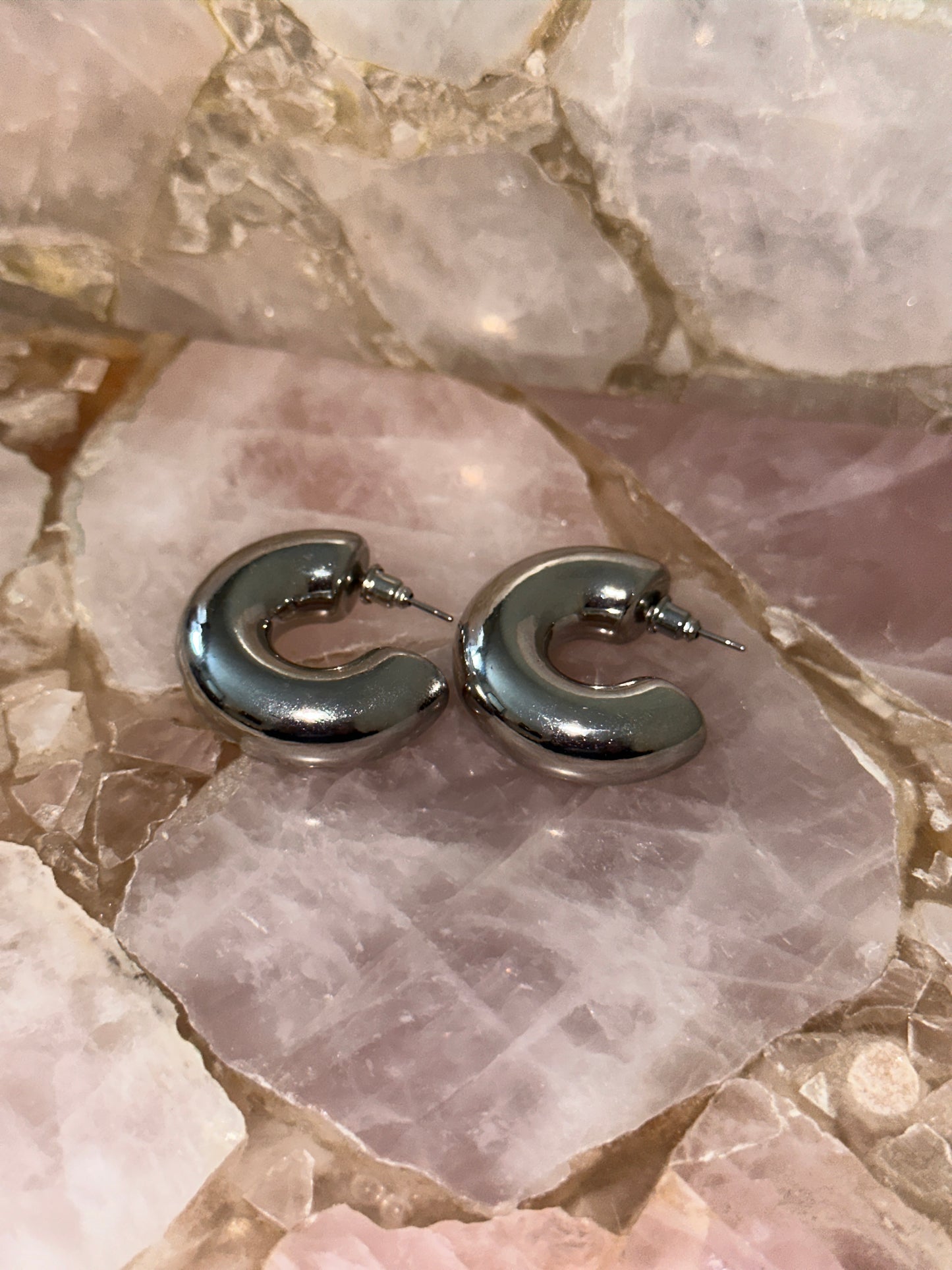 “On the Go” lightweight chunky hoop earrings (Silver)