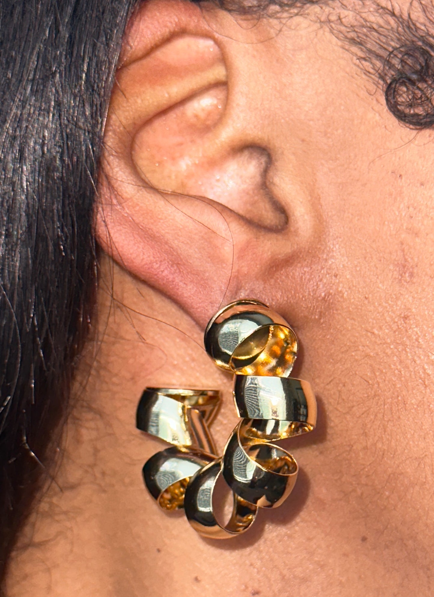 “Don’t get it twisted” (Gold) hoop earrings